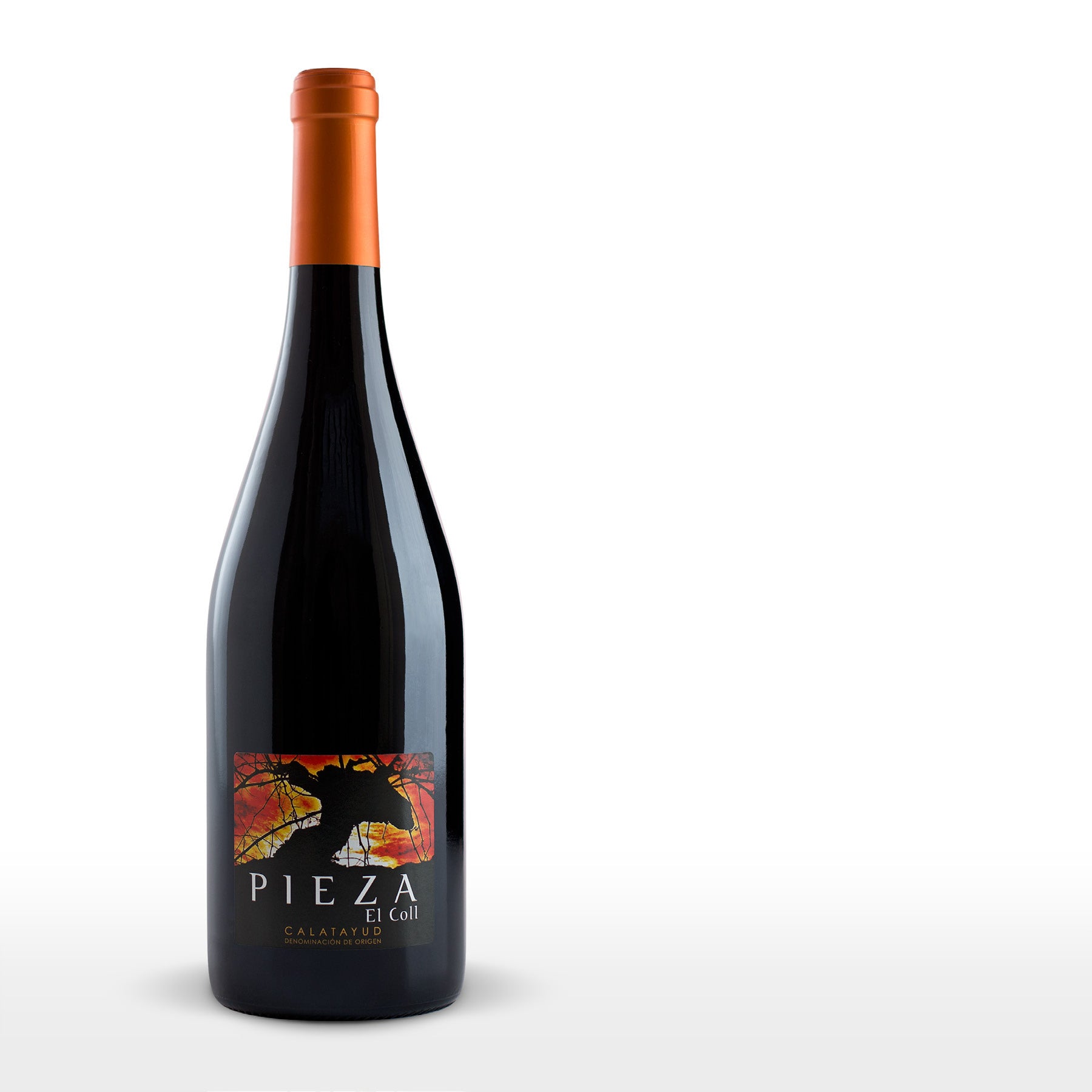 Pieza El Coll Calatayud Red Wine bottle on a white background